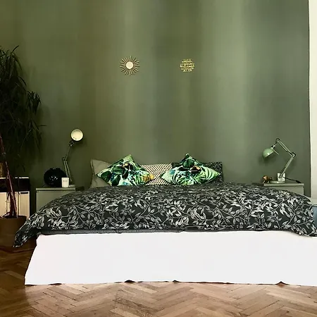 Flagrant Tom's Apartment *