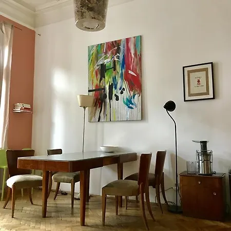 Flagrant Tom's Apartment