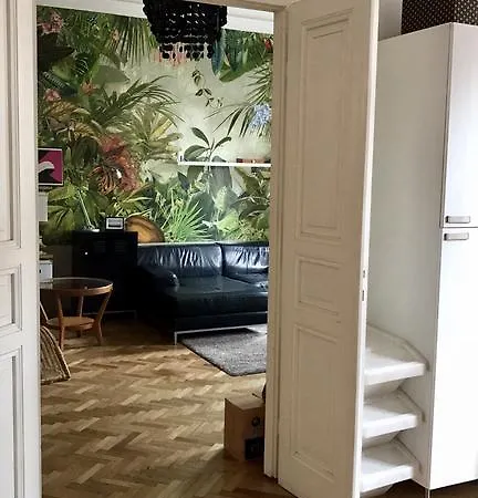 Flagrant Tom's Apartment